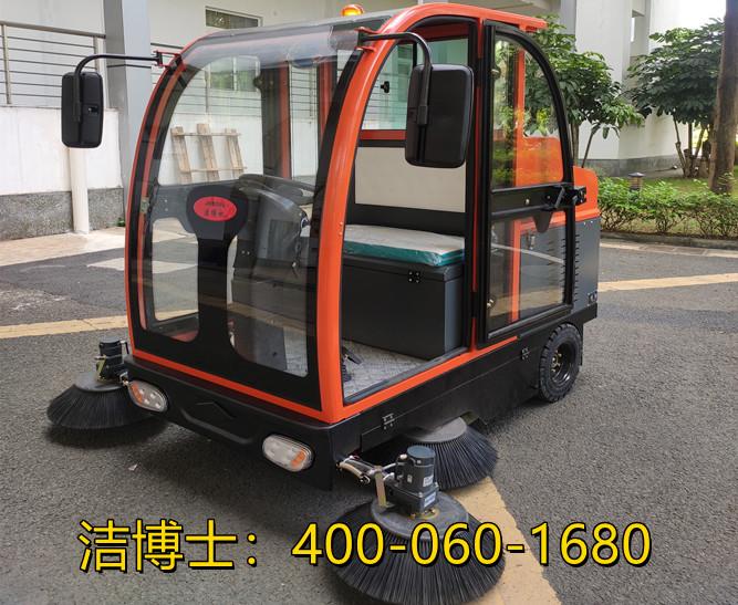 潔博士駕駛掃地車(chē)客戶(hù)案例-大連漢普匠新精密機(jī)械有限公司